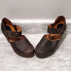 Sanita Danish Leather Clogs EU 39 US 9